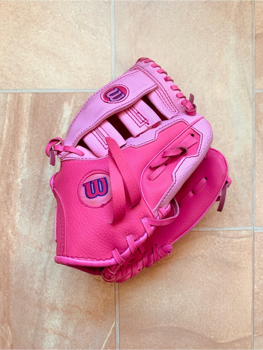 Wilson It's A Girl Thing Pink 10" Left Hand Softball/Baseball Leather Glove